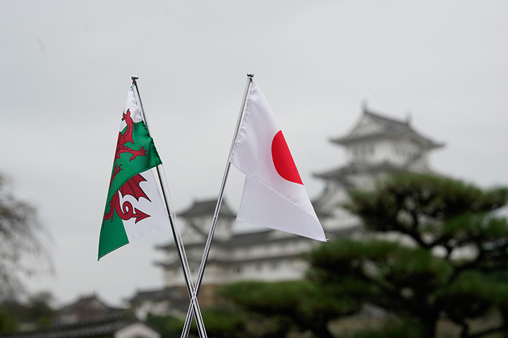 An image of the Welsh and Japanese flags